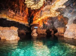 نمایی زیبا از بزرگترین غار آبی خاورمیانه غار علیصدر