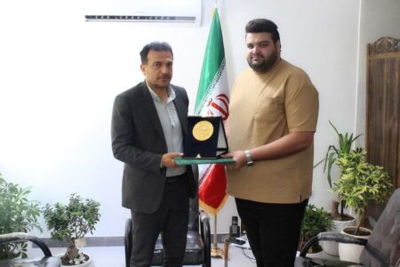 “عباس صوفی”  نشان ملی فدراسیون وزنه‌برداری کشور را دریافت کرد