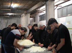 گزارش تصویری آماده سازی و تدارک طبخ پنج هزار پرس غذای نذری روز عاشورا  توسط هیئت محبین اهل بیت علیهم السلام