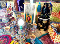 برپایی سیاه چادر عشایری در راستای نمایش فرهنگ و توانمندی های بانوان عشایر استان در زمینه صنایع دستی در همایش تجلیل از سران ،شبانان و گله داران عشایر استان همدان