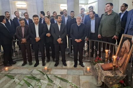 ادای احترام وزیر میراث فرهنگی به مقام‌ شامخ بوعلی سینا