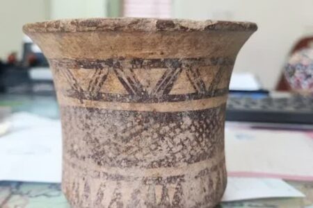 کشف ‌جام سفالی‌۵ هزار ساله در اسدآباد 