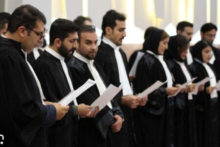 شروع به کار ۶۱ کارآموز وکالت با قرائت سوگندنامه/ قول مساعد رئیس دیوان عالی کشور برای حل مشکل تردد وکلا