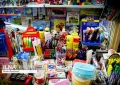 اهدای لوازم التحریر به ایتام و فرزندان محسنین همدانی توسط بانک ملت
