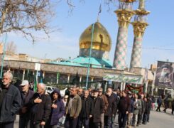 دسته عزاداری مردم همدان در امامزاده عبدالله به مناسبت شهادت امام شهید خامنه ای  رضوان الله علیه