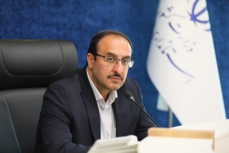 برگزاری میز ارتباطات مردمی حوزه عمرانی در میدان امام خمینی(ره) همدان
