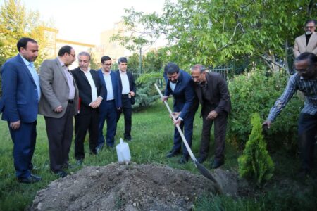 کاشت نهال به مناسبت گرامیداشت هفته روابط عمومی