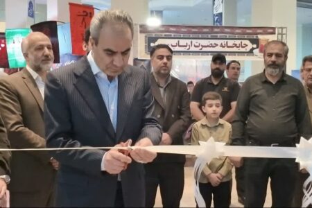 نمایشگاه «عطر سیب» در همدان گشایش یافت
