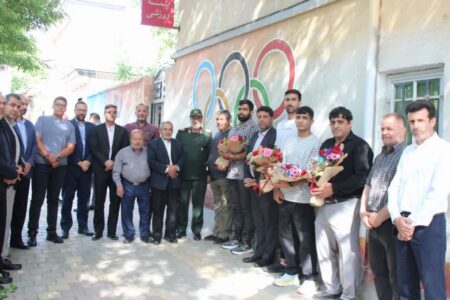 استقبال از مدال آوران کشتی همدان