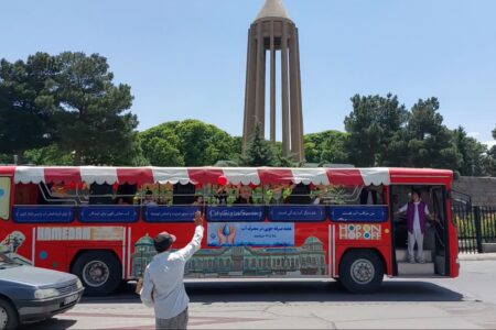 حرکت اتوبوس سیار «همیاران آب» در شهر همدان