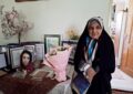 رونمایی از کتاب بهار آن سوی پنجره است رونمایی از کتاب بهار آن سوی پنجره است
