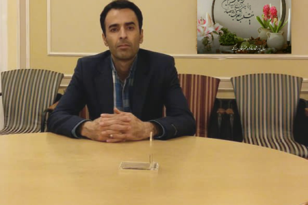 نبود گیشه بلیط تئاتر در درب ورودی مجتمع شهید آوینی/ تهیه کانکس برای تبلیغ و اطلاع رسانی برنامه های هنری و گروه ها
