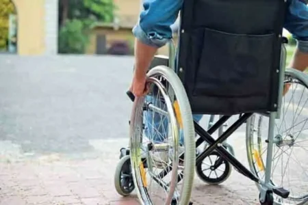 بانک ها وظایف خود را در قبال معلولان انجام دهند