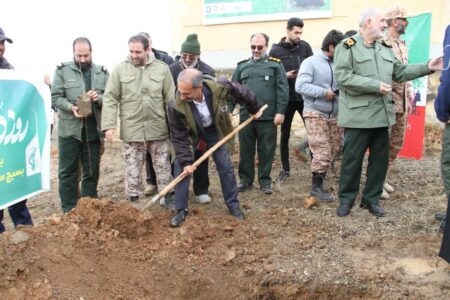 کاشت ۱۶۰۰ نهال به یاد شهید حاج قاسم سلیمانی در پادگان آموزشی سیدالشهدا(ع) همدان