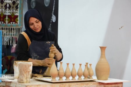 درخشش بانوان هنرمند لالجین در نمایشگاه توانمندیها بانوان کارآفرین استان همدان