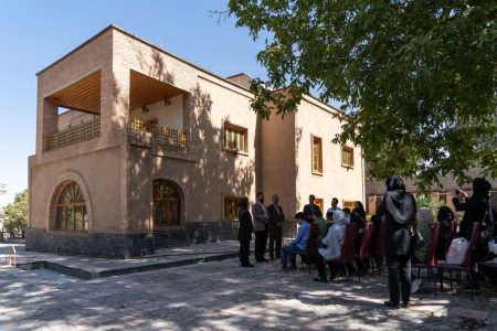 نخستین پاراتور نابینایان در موزه تاریخ پزشکی همدان برگزار شد 