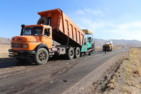 آغاز ساخت ۶/۵ کیلومتر راه روستایی انجلاس – چشین در همدان