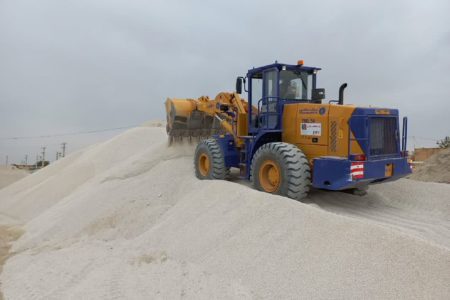 آمادگی کامل راهداری همدان برای طرح زمستانی با ذخیره‌سازی ۷۵ هزار تن شن و نمک