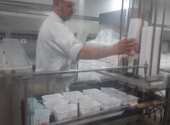 گزارش تصویری بازدید اصحاب رسانه از گاوداری و کارخانه شیر پگاه همدان