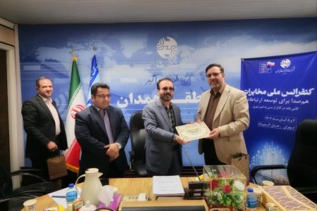 تأکید مدیران مخابرات بر گسترش همکاری برای توسعه فیبر نوری در شهر همدان