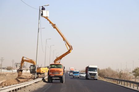 خاموشی روشنایی جاده‌های استان همدان به زیر ۱۰ درصد رسید / طول محورهای دارای روشنایی به ۱۵۲ کیلومتر افزایش یافت
