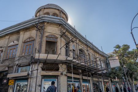 مرمت جداره‌های میدان امام(ره) با نظارت میراث‌فرهنگی انجام می‌شود 