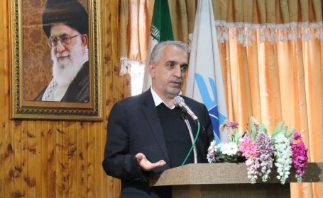 نسل جوان با خلاقیت و ابتکار آینده کشور را میسازد نسل جوان با خلاقیت و ابتکار آینده کشور را میسازد