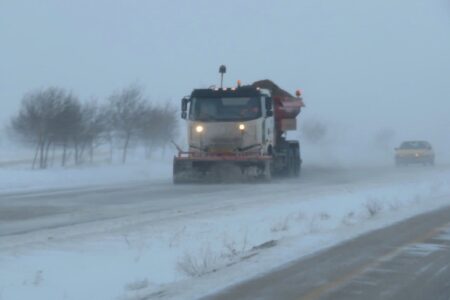آماده‌باش کامل نیروهای راهداری در کبودرآهنگ / پایش ۴۵ مقطع کولاک‌خیز در محورهای شهرستان