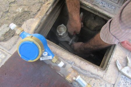 تعویض بیش از ۱۰ هزار کنتور فرسوده برای جلوگیری از هدررفت آب در همدان