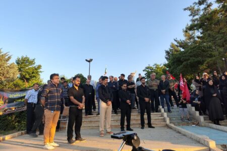 در غیابِ تو، جهان در سکوتی عزادار است…   جامعه‌ی ناشنواان استان همدان، هم‌صدا با ملتِ غیور ایران، در سوگِ شهادتِ رهبرِ بزرگ و پدرِ همه ما، به گریه و سوگ نشسته‌اند.