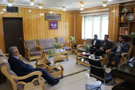 دیدار مدیر صندوق کارافرینی امید استان همدان با فرماندار شهرستان همدان با محوریت توسعه فعالیت های صندوق در حمایت از تولید و اشتغال